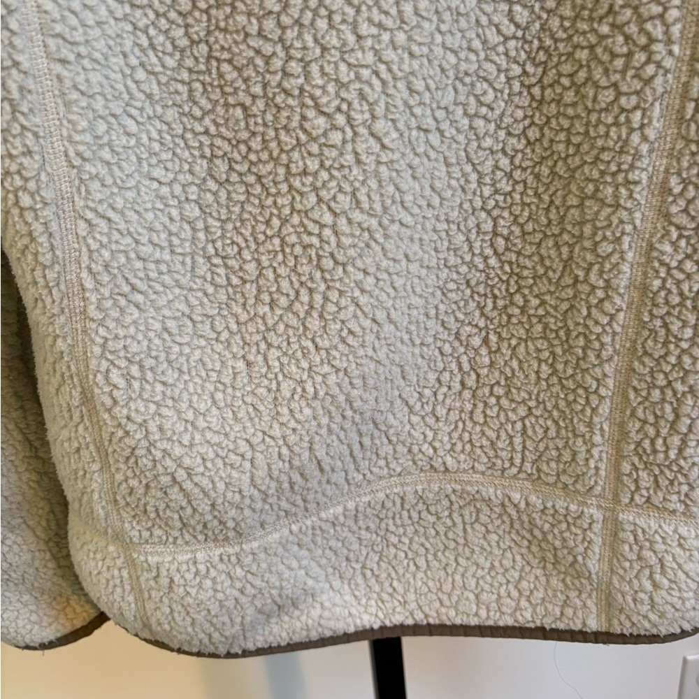 Patagonia w’s 3/4 zip synchilla. Offwht w/ olive trim&wine zip tab.Medium weight - Picture 6 of 8